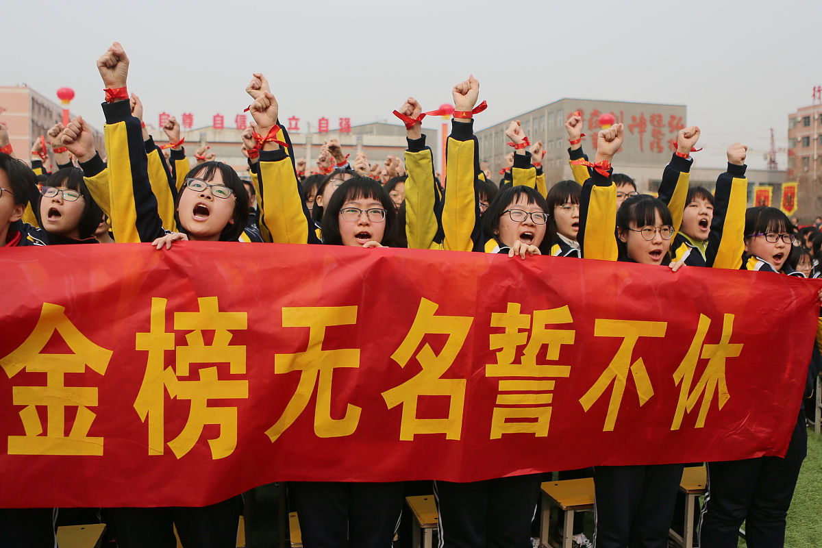 关于一场胜利证明了球队团结一心的力量，在球场上大放光芒的信息